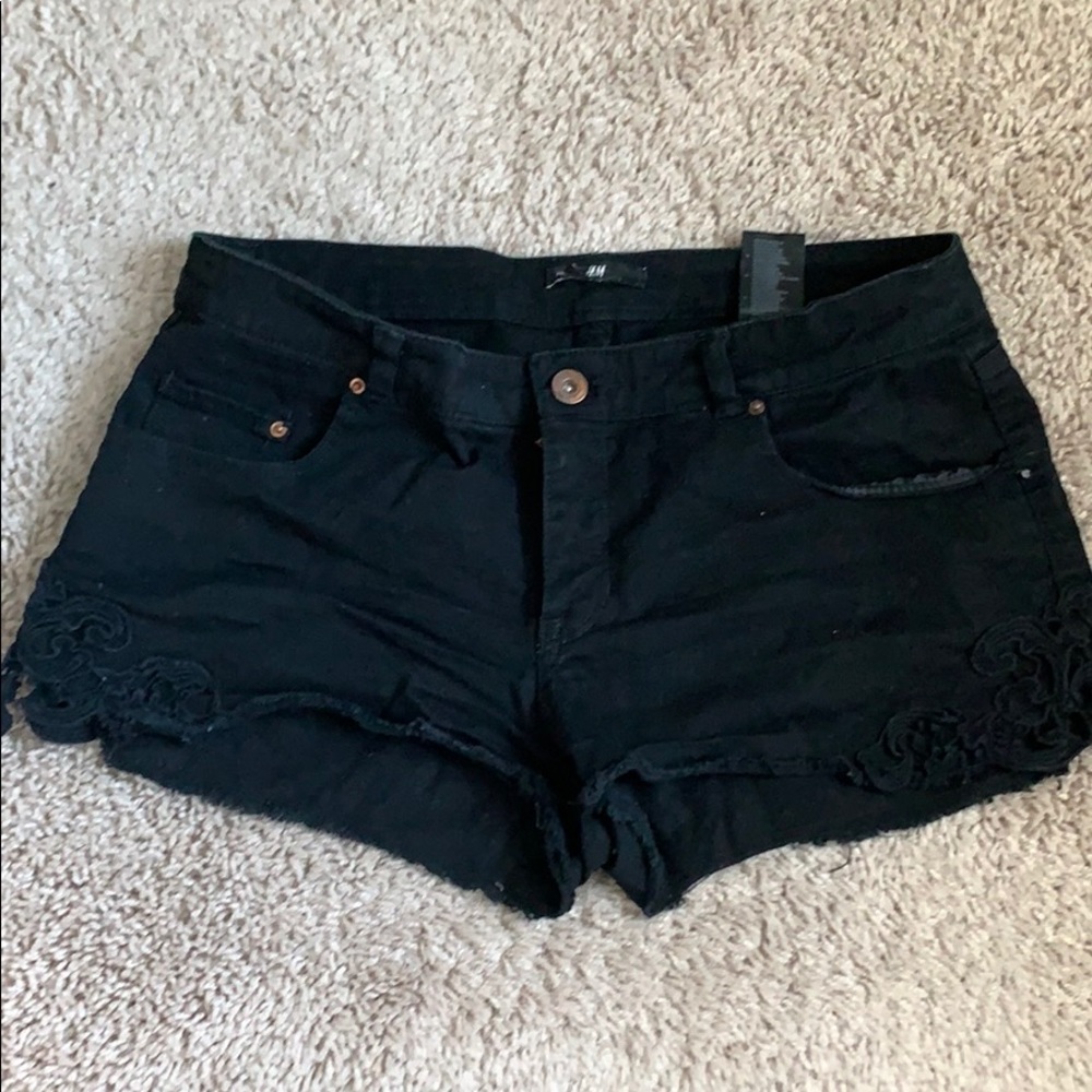 H&M size 2 black short shorts